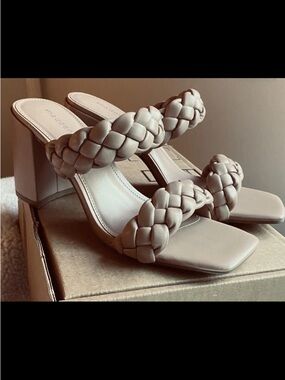 NIB Madden Girl Puffy Nude Heel Chunky Size 9.5 M Sandal Braided Quilt- w/ scuff